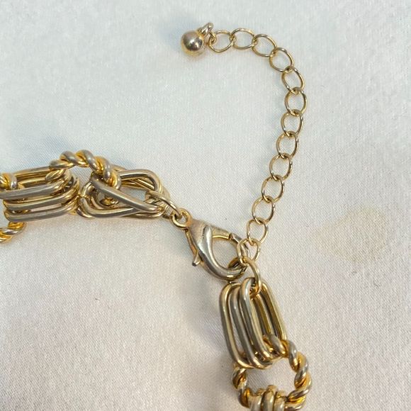 Gold Tone Chain Necklace Round Spiral Links With 3 Smooth Oval Links In a Group - Picture 5 of 7